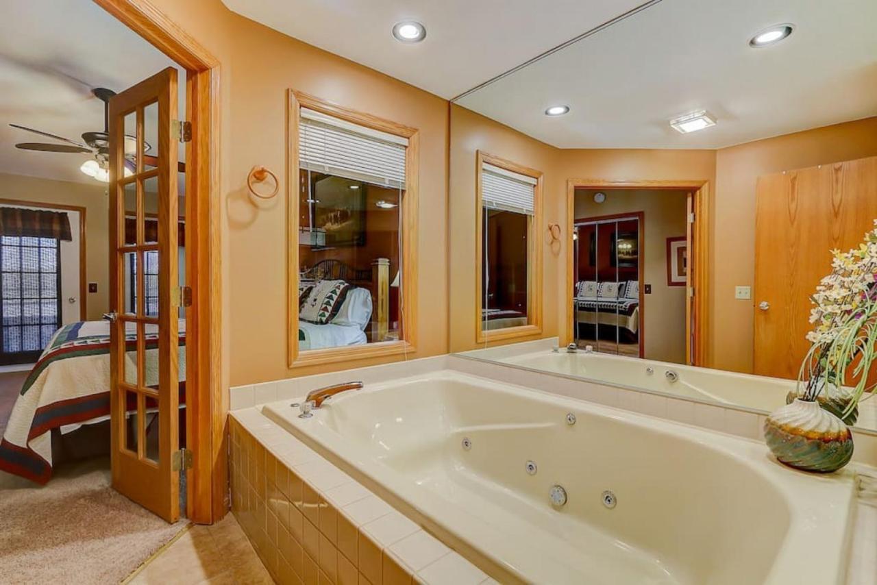 Brown Family Condo For Families Golf Trips And Girls Getaways Wisconsin Dells Exteriér fotografie