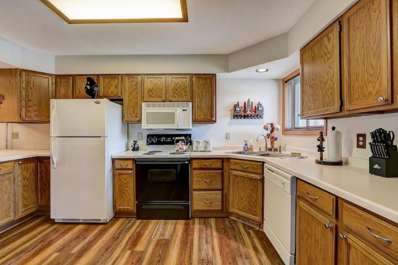 Brown Family Condo For Families Golf Trips And Girls Getaways Wisconsin Dells Exteriér fotografie
