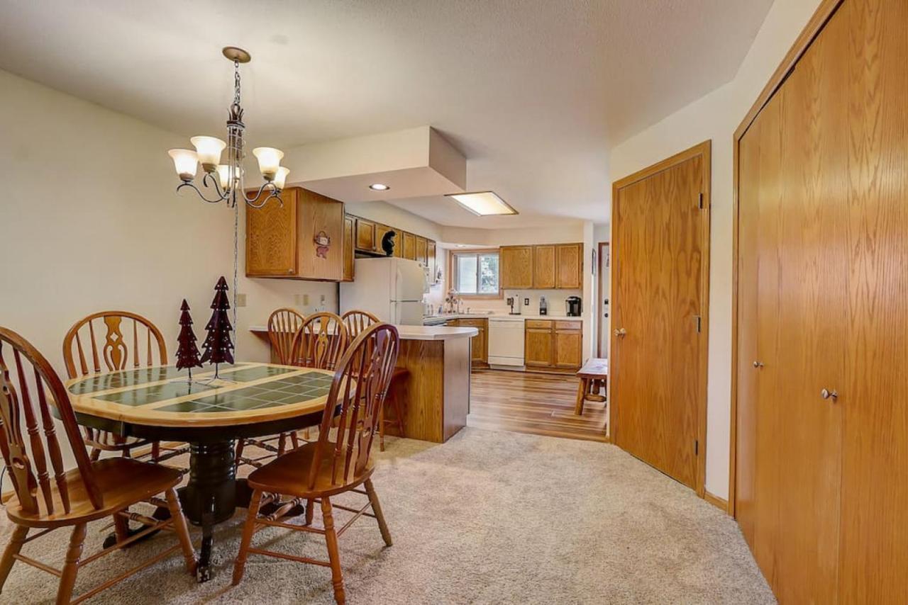 Brown Family Condo For Families Golf Trips And Girls Getaways Wisconsin Dells Exteriér fotografie